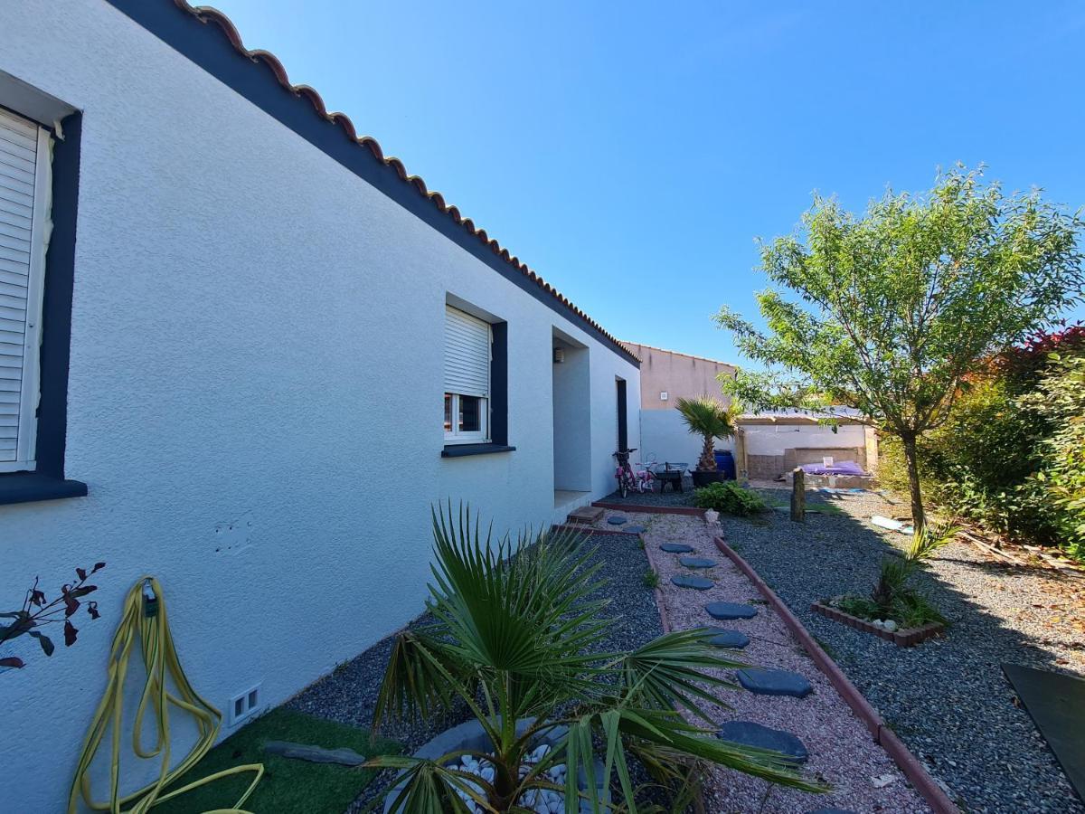 Villa Avec Piscine Sans Vis-A-Vis Caux-et-Sauzens ภายนอก รูปภาพ