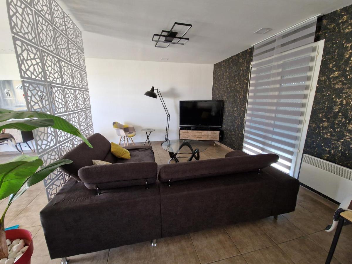 Villa Avec Piscine Sans Vis-A-Vis Caux-et-Sauzens ภายนอก รูปภาพ